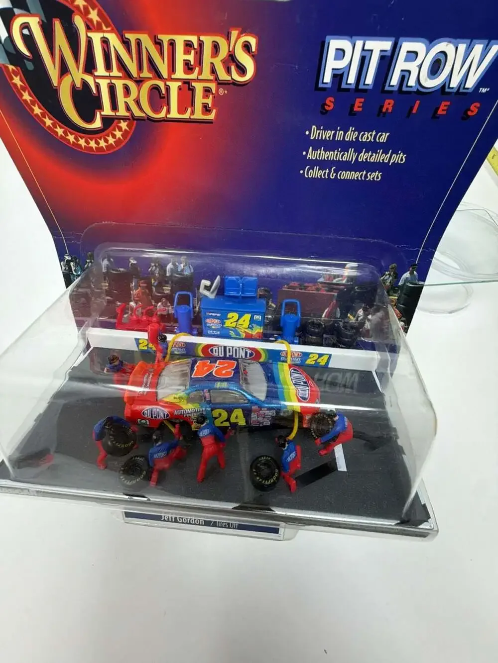 1999 Winner's Circle NASCAR Pit Row Series Jeff Gordon #24 DuPont Diecast Pit St